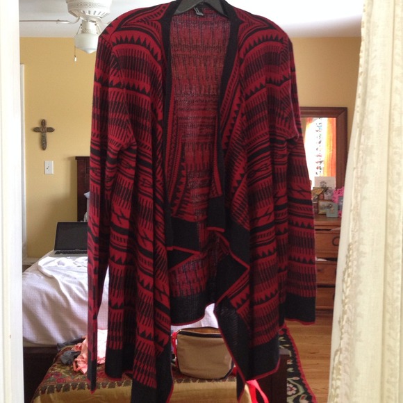 60% OFF!!! Red and black tribal print sweater