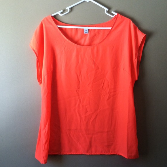 Old Navy Tops - 🎉🎊HP 4/8/14🎊🎉Bright orange silky top large