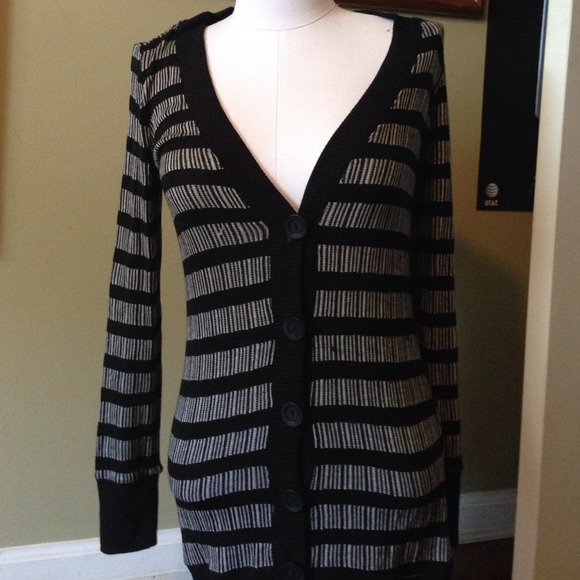 F21 FOREVER 21 gray/ black knit cardigan medium