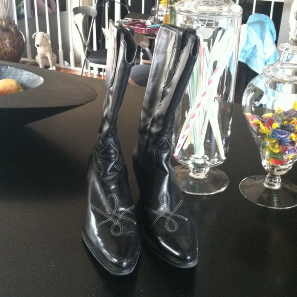 COOL BLACK LEATHER COWBOY BOOTS