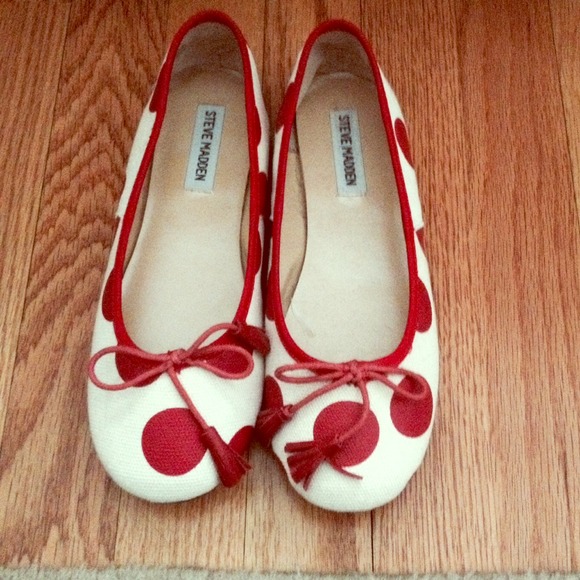 Cute Red/White Polkadot Steve Madden Ballet Flats - Picture 1 of 4