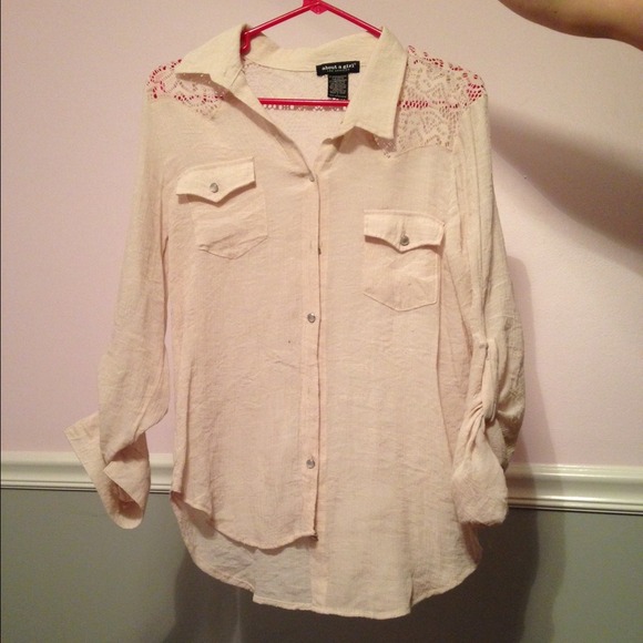Cream, collared, 3/4 sleeve shirt.