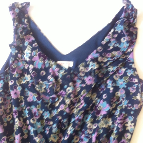 Flirty ruffled dress - Picture 2 of 3