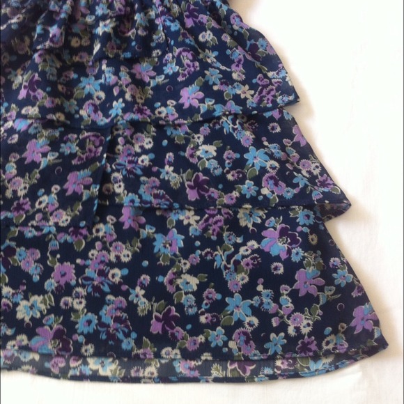 Flirty ruffled dress - Picture 3 of 3