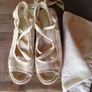 💰💰💰 SOLD 💰SOLD💰💰DKNY IVORY ESPADRILLES 39.