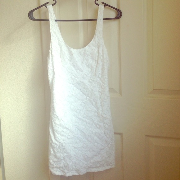 Fitted white hollister dress, flower detail