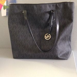 Authentic Michael Kors Black jet set tote