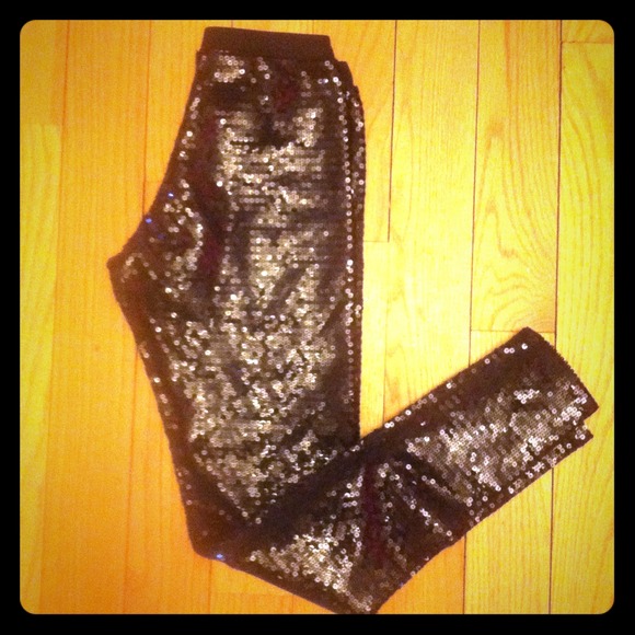 Black sequence leggings