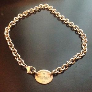 Authentic Return to Tiffany oval tag choker.