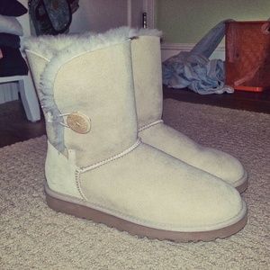 PERFECT CONDITION bailey button ugg boot