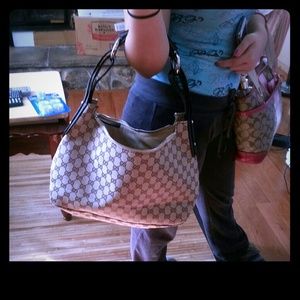 Nice purse great for spring and summer