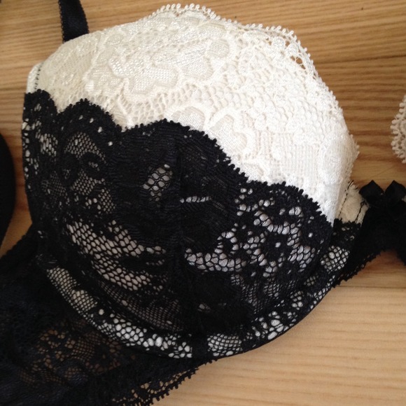 VS black and white lace set - Picture 2 of 3