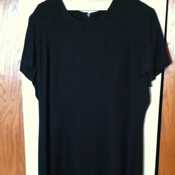 Dresses & Skirts - ✨Price Reduction✨ Dark Navy Dress