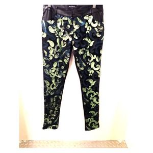Sequence pants