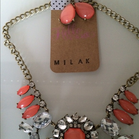 Crystal and acrylic statement necklace - Picture 4 of 4