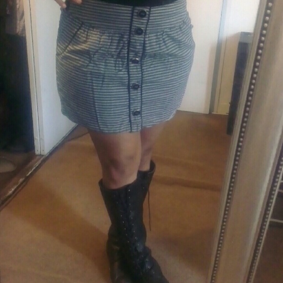 A'gaci Stripe Skirt - Picture 2 of 3