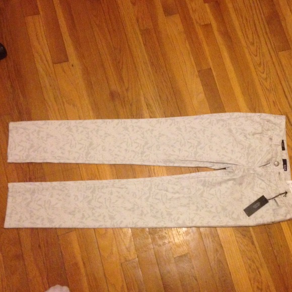 Cream colored skinny jeans with gray markings