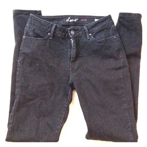 Pair of pure black Levi's skinny jeans.