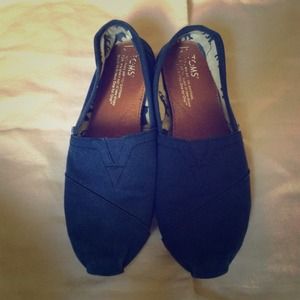 Toms