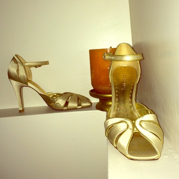 BCBG dress shoes - Picture 1 of 4