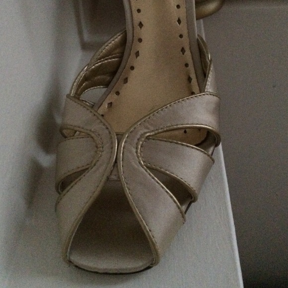 BCBG dress shoes - Picture 4 of 4