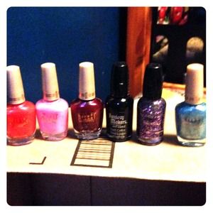 SOLD☔️☔️Seven New Nail colors from wet n wild