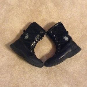 Snow boots