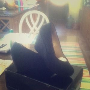 Black wedges