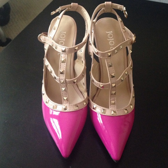 Rockstud strappy studded pink sandal pumps