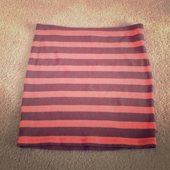 Striped body-con skirt