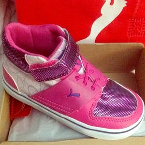 Girls NIB Puma sneakers