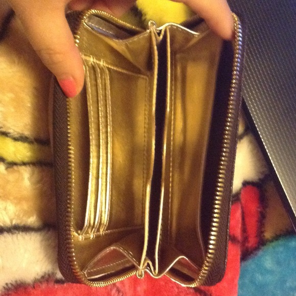 ❌SOLD❌ Michael Kors Wristlet - Picture 3 of 3