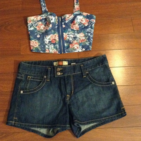 Wallflower Tops - Adorable floral print bustier crop!