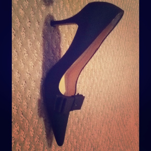 Chanel satin pointed logo pumps