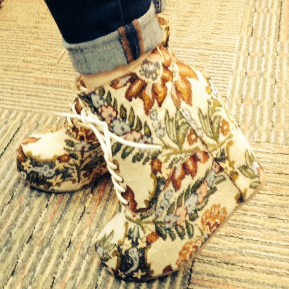 vintage Boots - Floral wedge booties