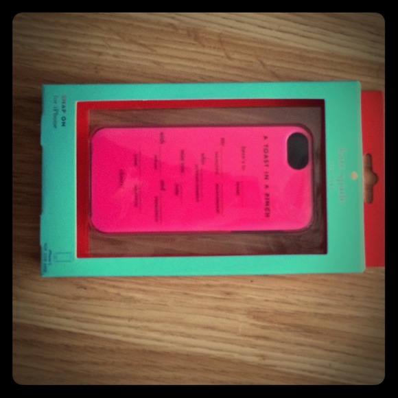 kate spade Accessories - ⚡️FLASH SALE⚡️Marked Down From $40⚡️TODAY ONLY⚡️