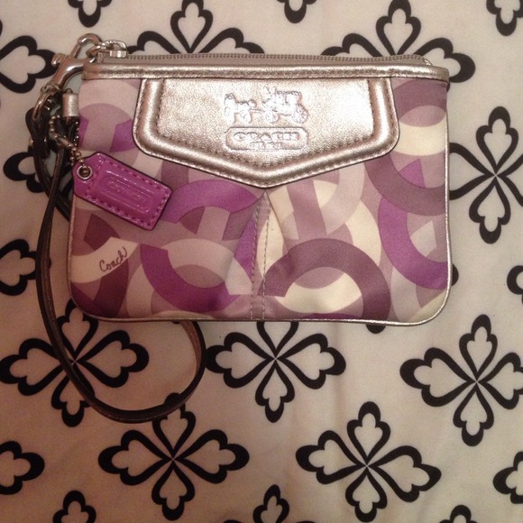 coach wristlets 57