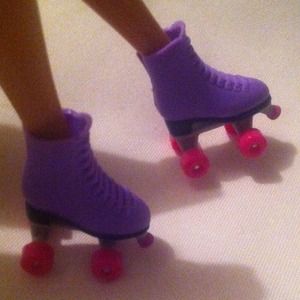 Liv fashion doll purple/pink roller skates