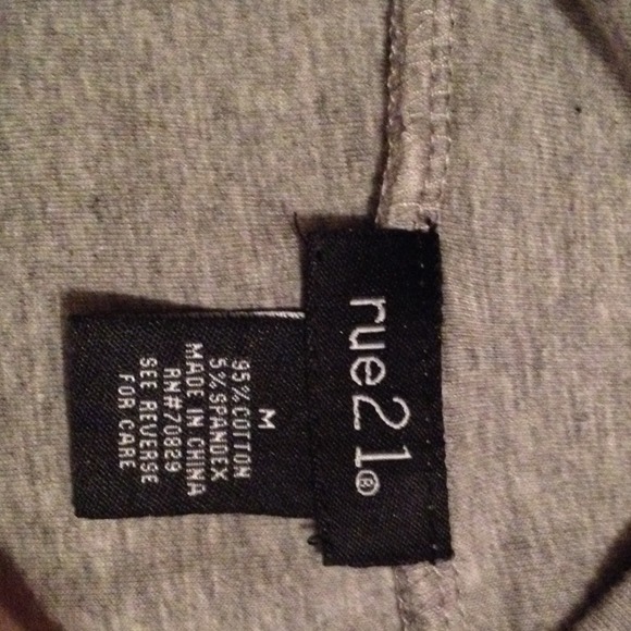 A tight fitting skirt! - Picture 3 of 3