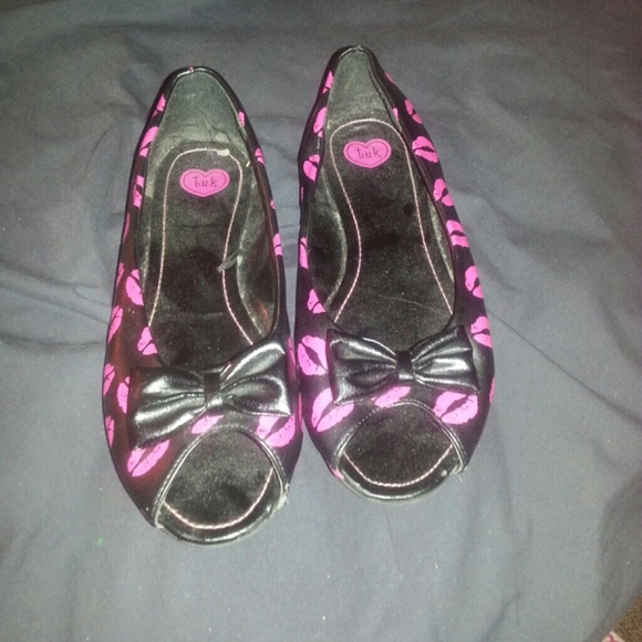 T.U.K hot topic cute flats