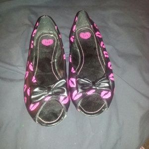 T.U.K hot topic cute flats