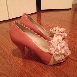 ⬇️Pink Peep Toe Pumps