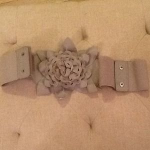 Francesca's collection floral gray belt