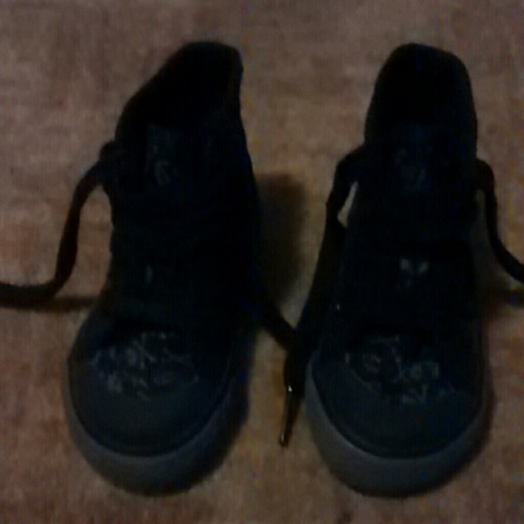 Toddler Canvass sneakers