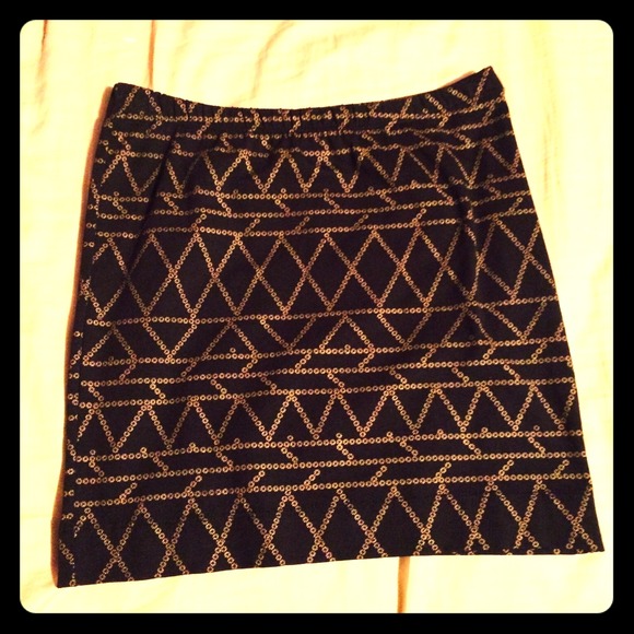 H&M Black & Gold fitted mini skirt