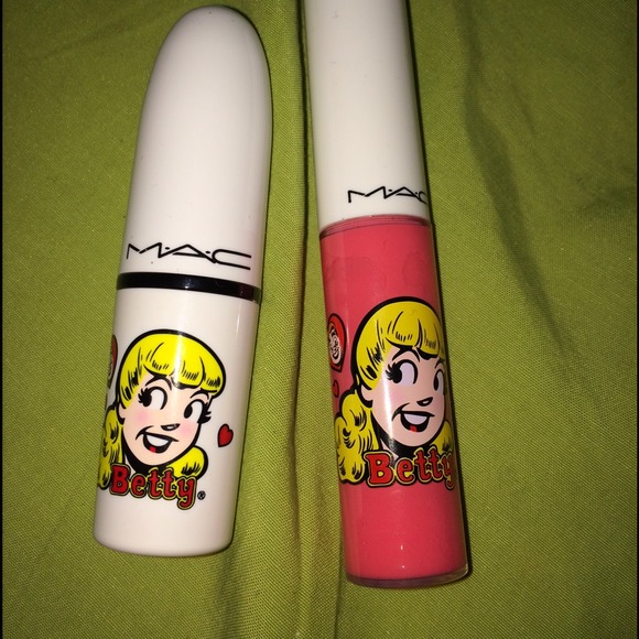 MAC Archie LIPGLOSS left only