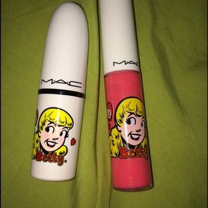 MAC Archie LIPGLOSS left only
