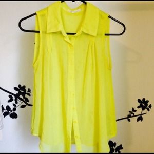 Bright yellow Top 🌼💛!!