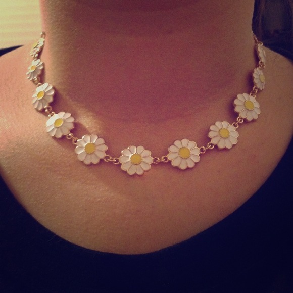 Daisy necklace