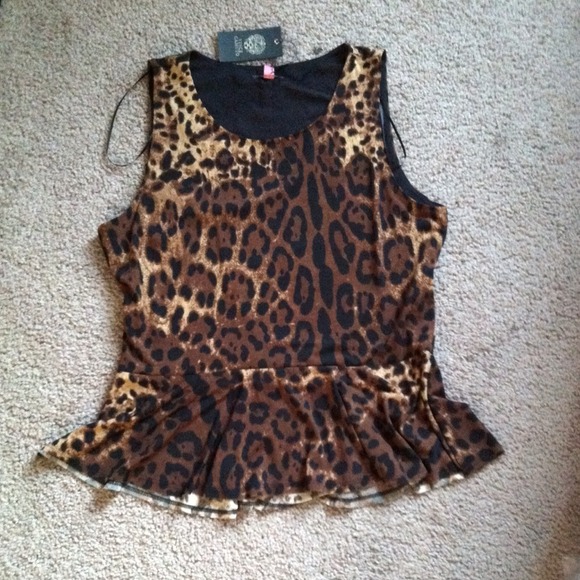Vince camuto Leopard blouse